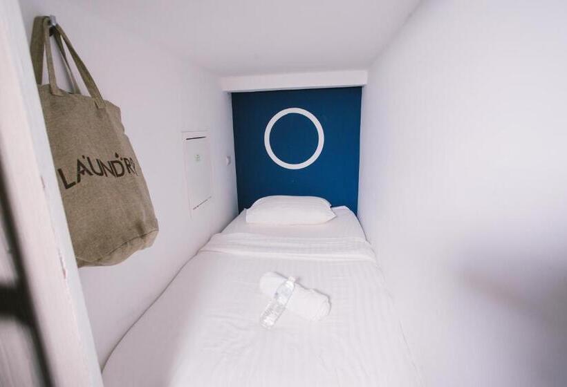 ルームシェアのワンベッド, Spinomad Hostel