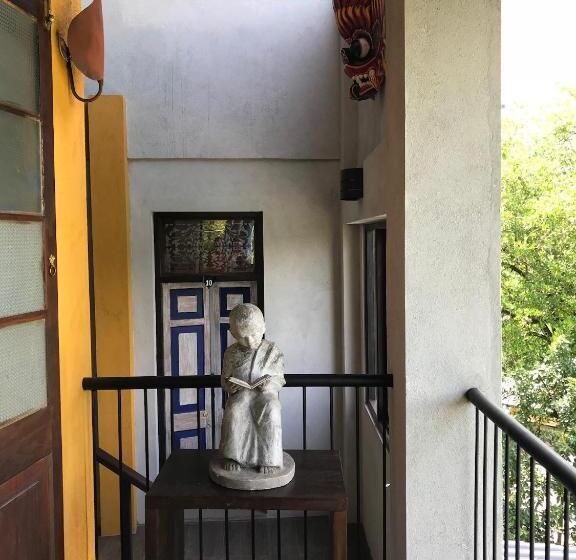 اتاق لوکس, Blue Pillars Kandy