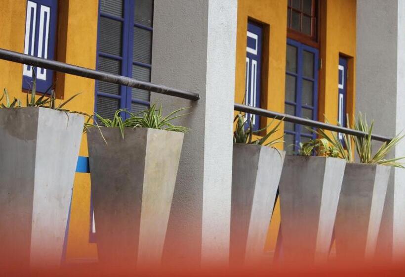 اتاق لوکس خانوادگی, Blue Pillars Kandy