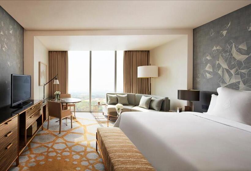 Номер Deluxe Кровать Кинг, Four Seasons Hotel Bengaluru At Embassy One