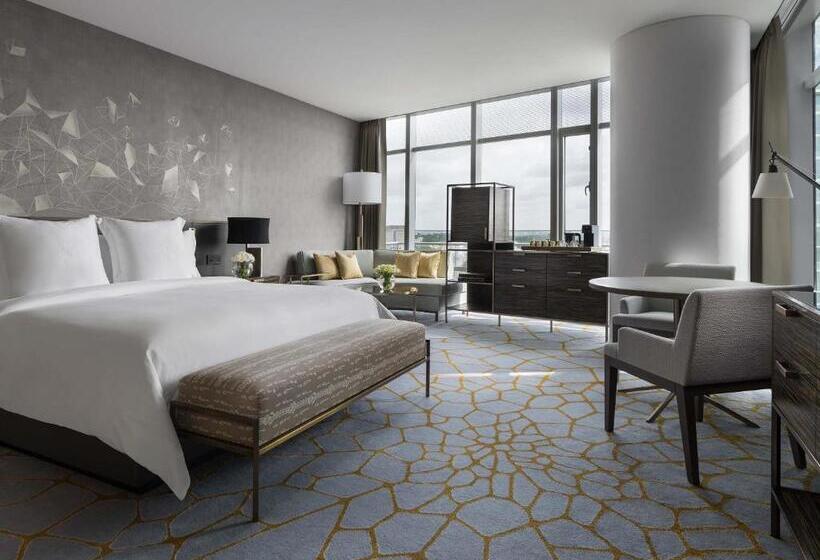 Номер Премиум, Four Seasons Hotel Bengaluru At Embassy One