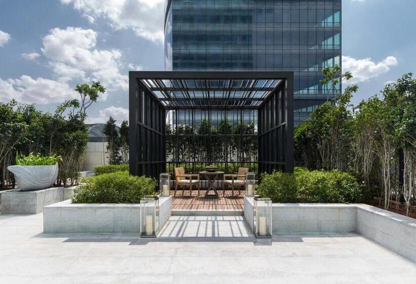 Люкс Повышенной Комфортности, Four Seasons Hotel Bengaluru At Embassy One