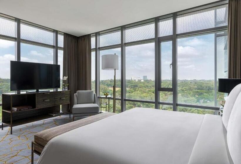 Люкс, Four Seasons Hotel Bengaluru At Embassy One