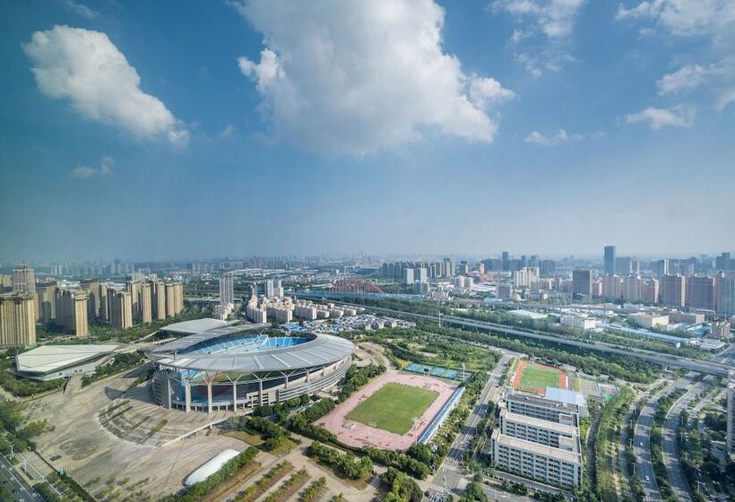 Номер Deluxe, The Langham Hefei
