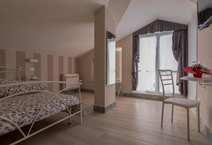 Standard Triple Room with Terrace, Merlo D'oro