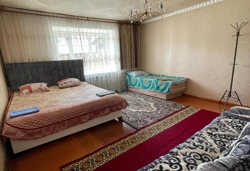 Economy Triple Room, Center Guesthouse