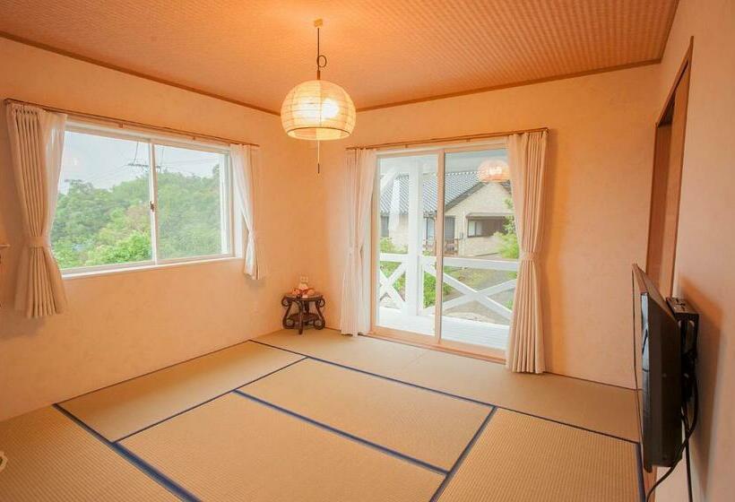 اتاق استاندارد چهار تخته, Yakushima Pension Luana House