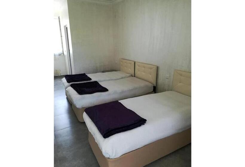 اتاق خانوادگی با چشم‌انداز دریا, Kvariati Beach Guesthouse Levaniko