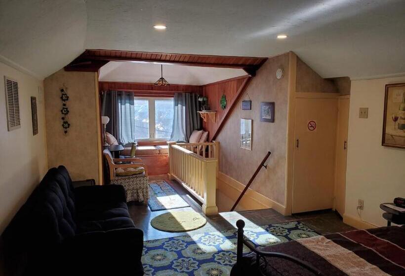 四人标准间, Natalie House   Boston