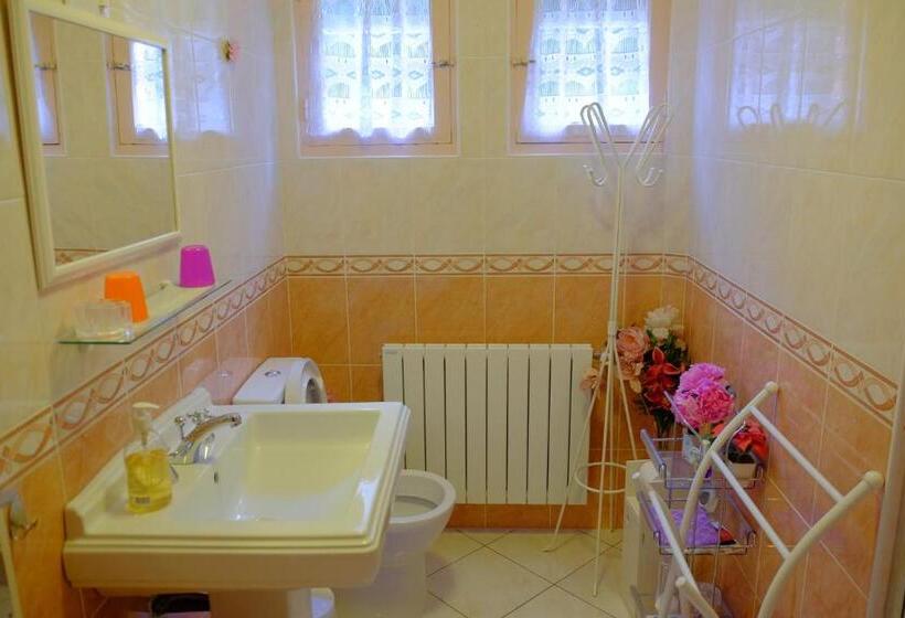 Standard room with outdoor bath, Le Cottage Bnb Chambres Dhotes Paris Saclay
