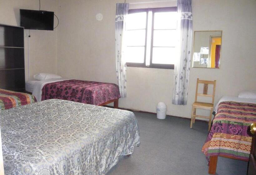 Четырехместный номер эконом класса с общей ванной комнатой, Hostel Fuentes