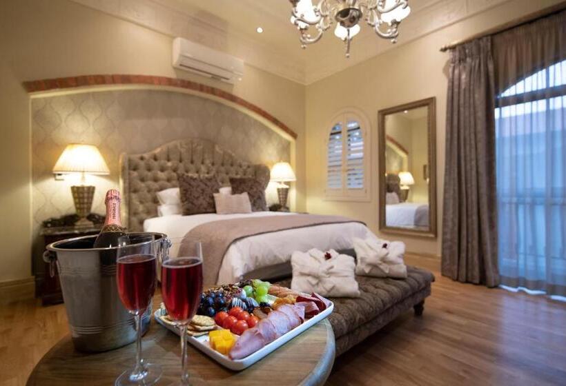 스위트, Three Rivers Lodge And Villas