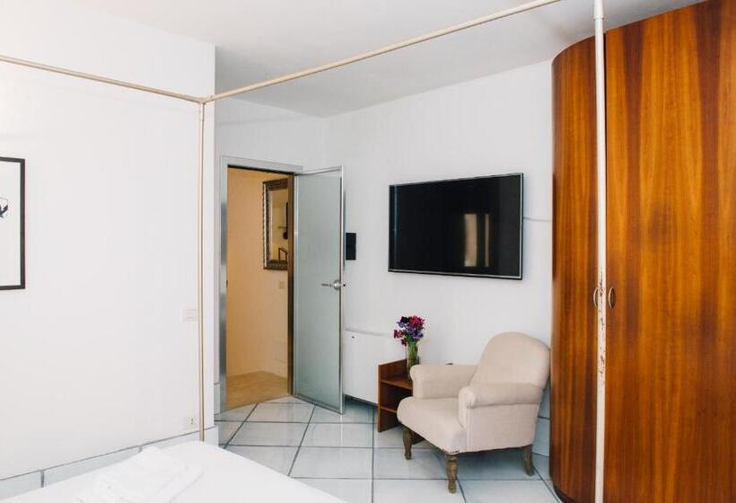 اتاق لوکس با تخت بزرگ, In Vacanza A Gaeta   B&b L Elica