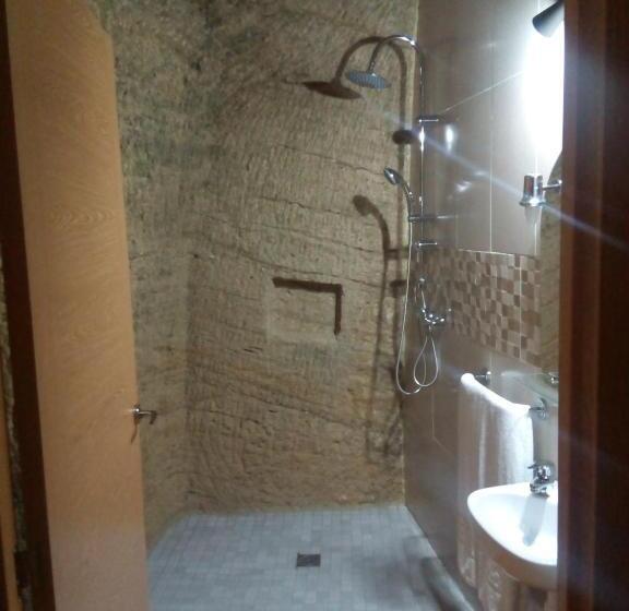 اتاق استاندارد با تخت بزرگ برای معلولان, Hostal Batato