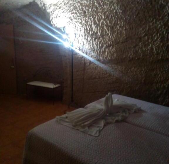 اتاق استاندارد با تخت بزرگ برای معلولان, Hostal Batato