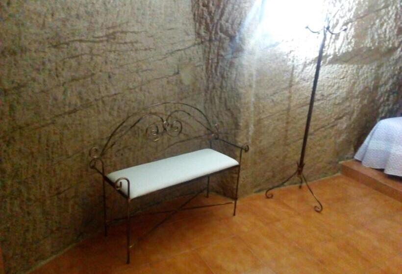 اتاق استاندارد با تخت بزرگ برای معلولان, Hostal Batato