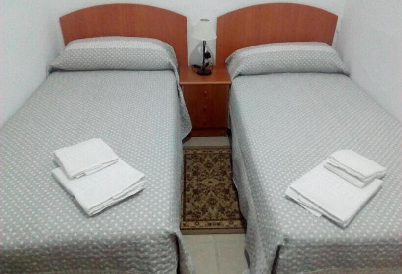 سوییت جونیور لوکس, Hostal Batato