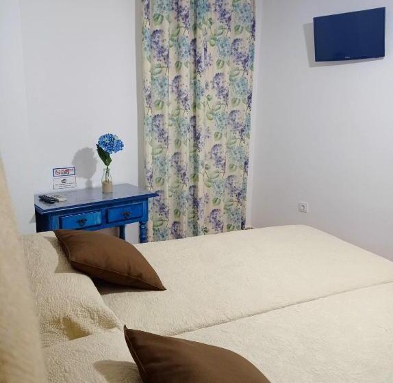 Номер Стандарт Трехместный, Hostal Buena Vista
