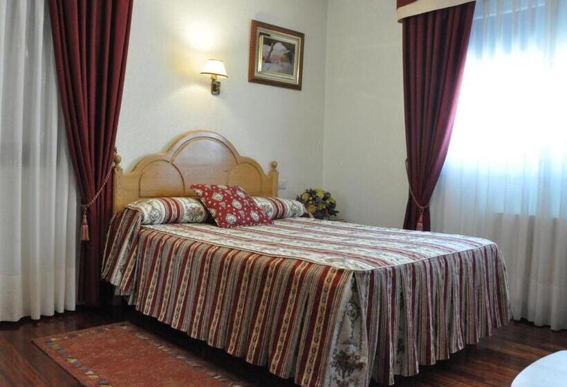 اتاق استاندارد سه نفره, Hostal Paz