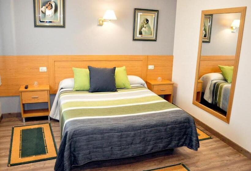 اتاق استاندارد سه نفره, Hostal Paz