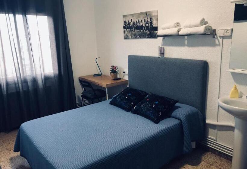 带共用浴室的标准房间, Hostal Carlos Iii