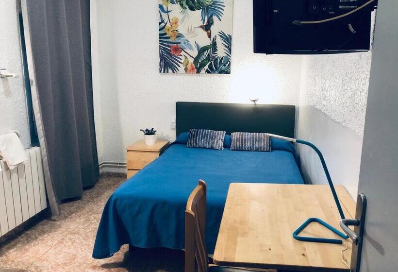 带共用浴室的标准房间, Hostal Carlos Iii