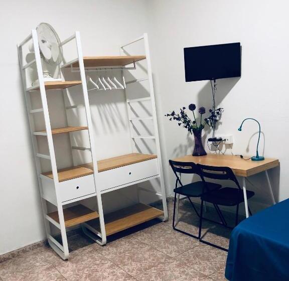 带共用浴室的标准房间, Hostal Carlos Iii