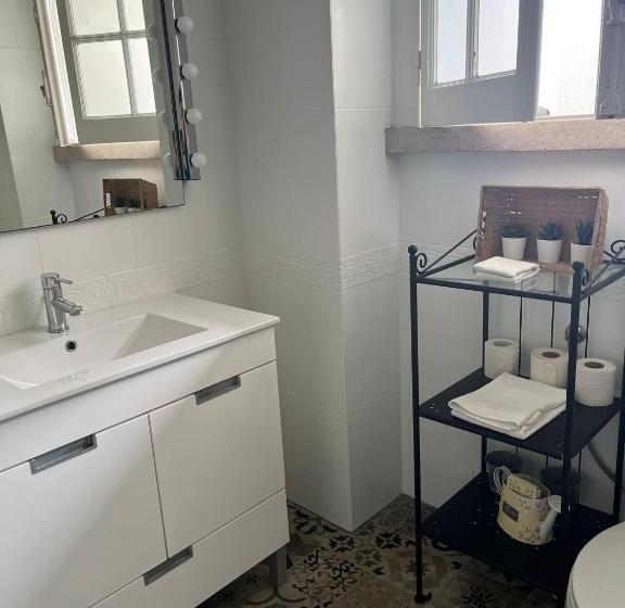 Quarto Familiar Banheiro Compartilhado, Alvalade Ii Airport Guest House