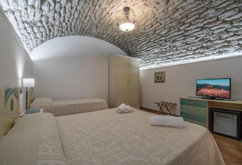 Семейный Номер, Bosa Queen House