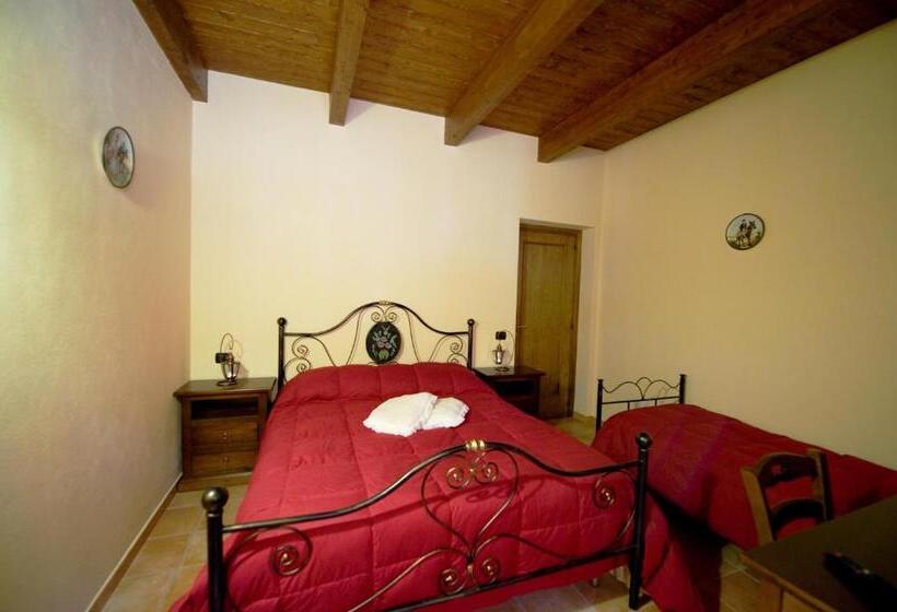 Номер Стандарт Трехместный, La Locanda Del Poeta