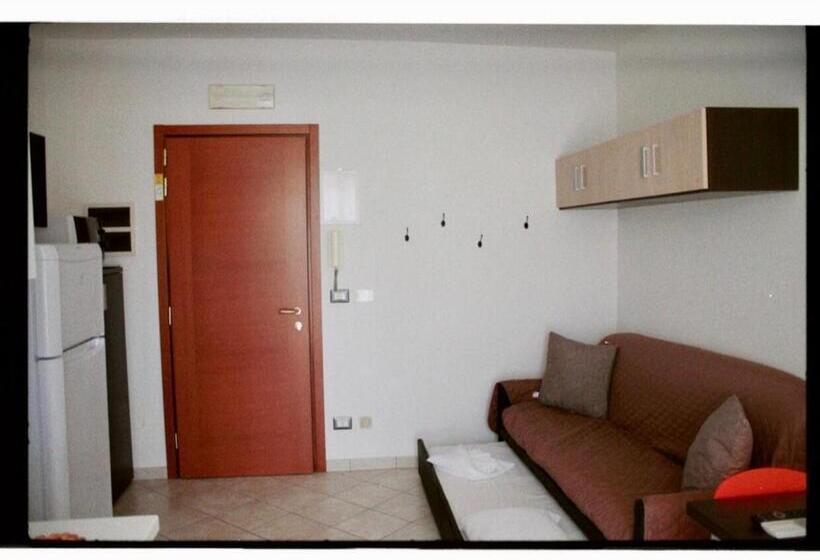 آپارتمان 2 خوابه با بالکن, Tropicana Residence