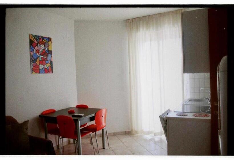 آپارتمان 2 خوابه با بالکن, Tropicana Residence