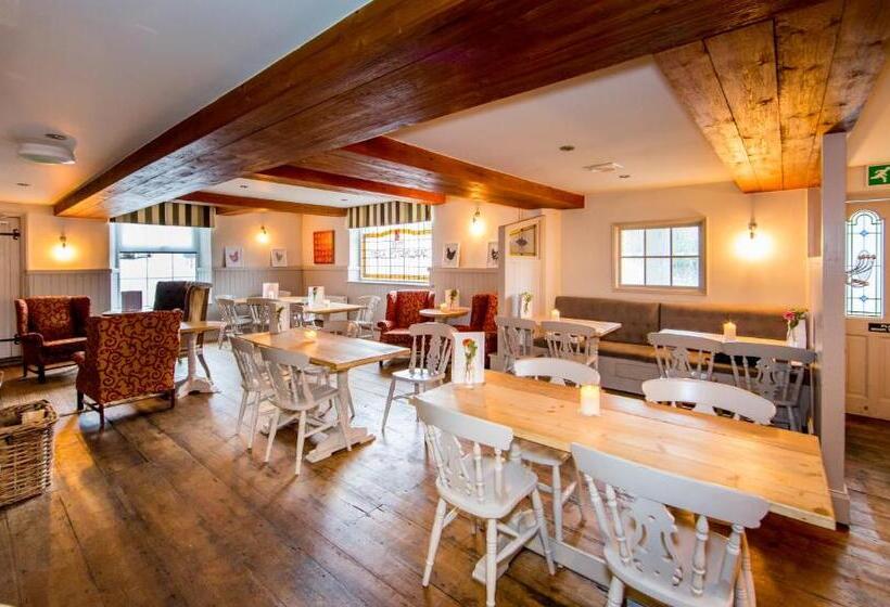 Номер Deluxe, Darlington Arms