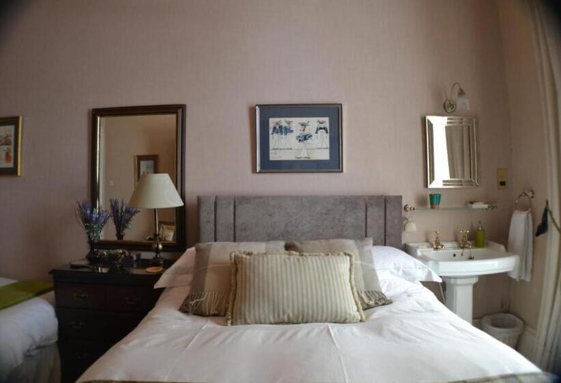 Семейный Номер, Maybank Guest House