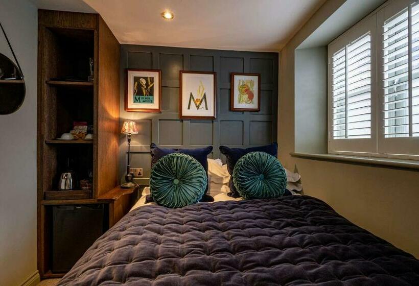 Номер Basic, The Bell & Stuart House