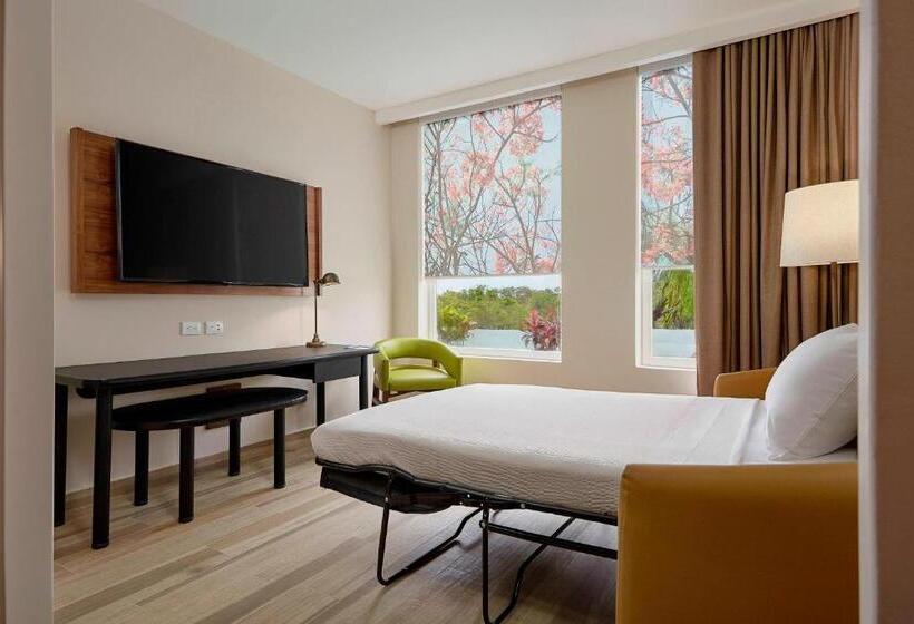 Büyük Çift Kişilik Yataklı Süit, Fairfield Inn & Suites By Marriott Cancun Airport