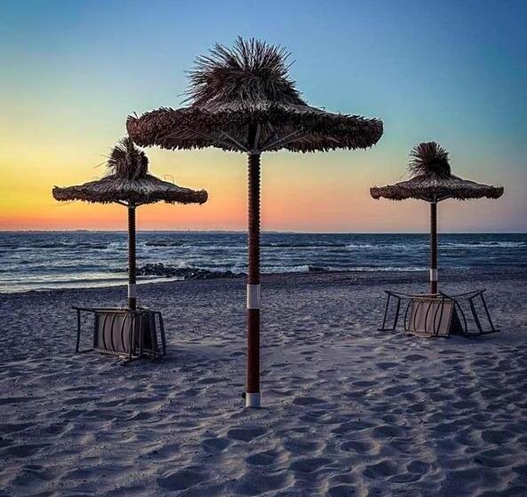Номер Стандард Боковой Вид на Море с Балконом, Seaside Strand