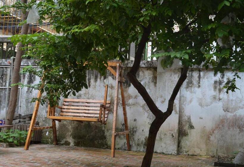 چادر با خدمات رفاهی استاندارد, No. 6 Cuobian Hostel