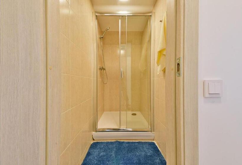 اتاق استاندارد یک تخته با سرویس بهداشتی مشترک, Laisves Avenue Hostel Easy Kaunas