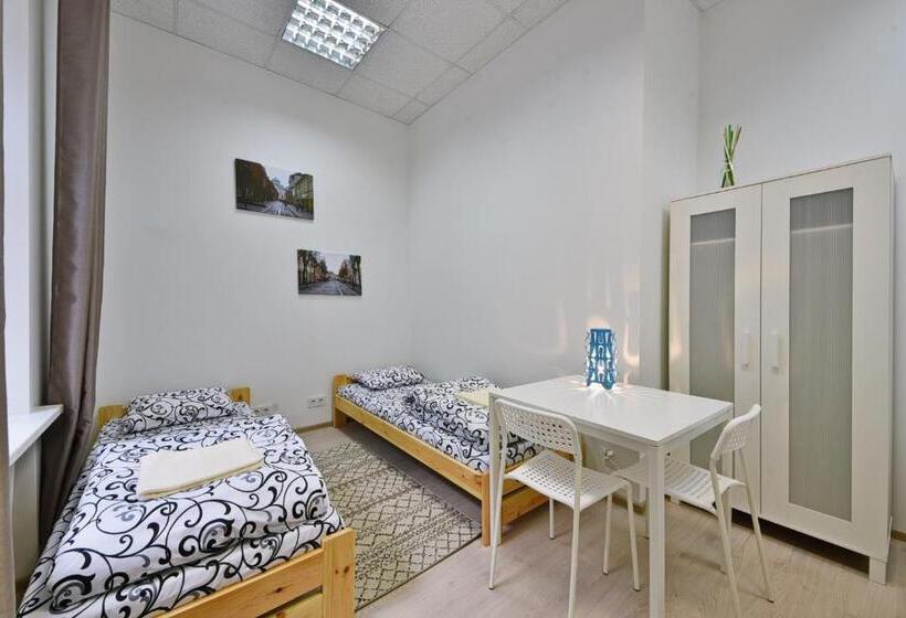 اتاق استاندارد سه تخته با سرویس بهداشتی مشترک, Laisves Avenue Hostel Easy Kaunas