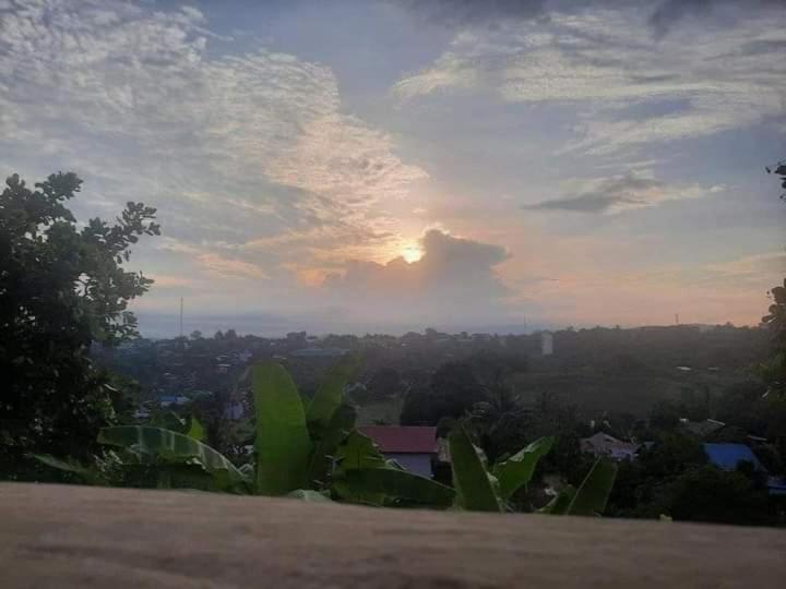اتاق استاندارد با بالکن, Tree Lodge Banlung