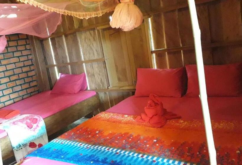اتاق استاندارد با چشم‌انداز کوهستان, Tree Lodge Banlung