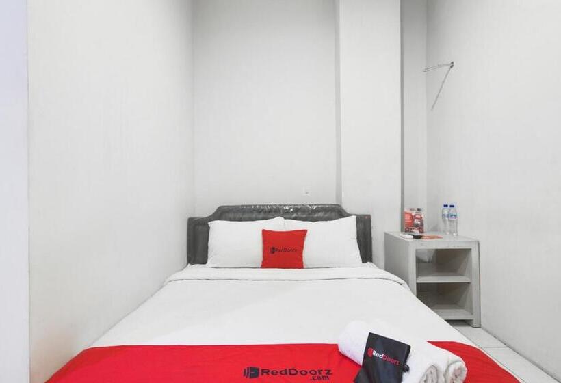 Номер Economy, Reddoorz At Siwalankerto Surabaya