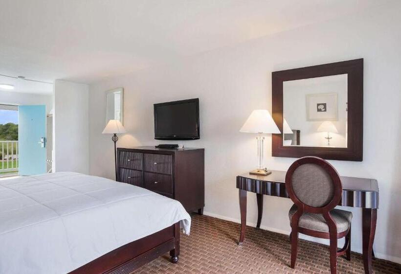 스탠다드 룸 킹사이즈 침대, Rodeway Inn At Somers Cove Marina