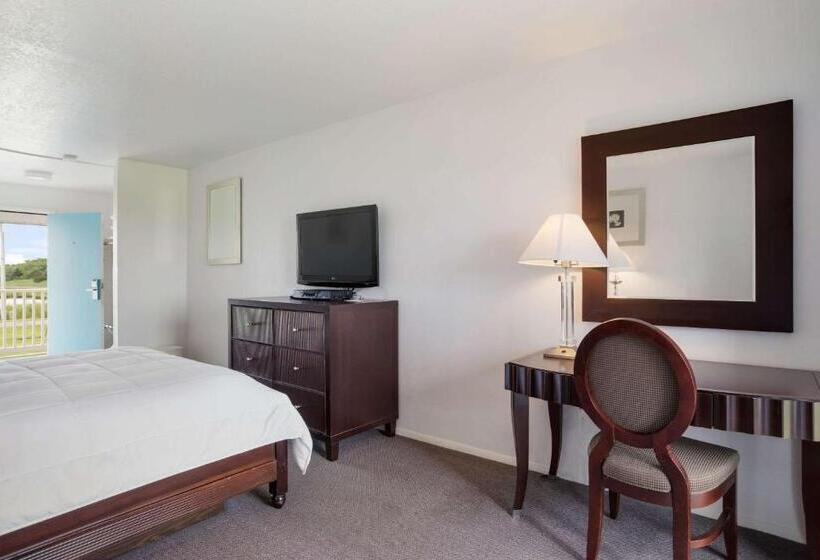 장애인을 위한 스탠다드 룸, Rodeway Inn At Somers Cove Marina