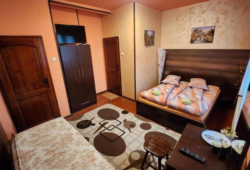 Трехместный Номер Стандарт с Балконом, Guest House Pip