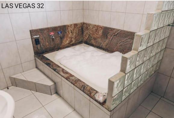스위트, Champagne Motel