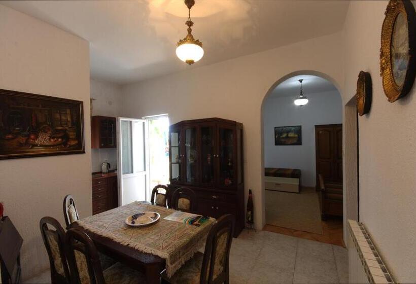 آپارتمان 1 خوابه با تراس, Apartments Astel