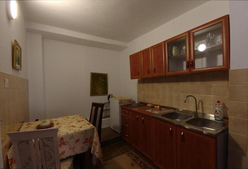 آپارتمان 1 خوابه با تراس, Apartments Astel