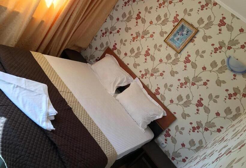 اتاق اکونومی, Hostel Denisa